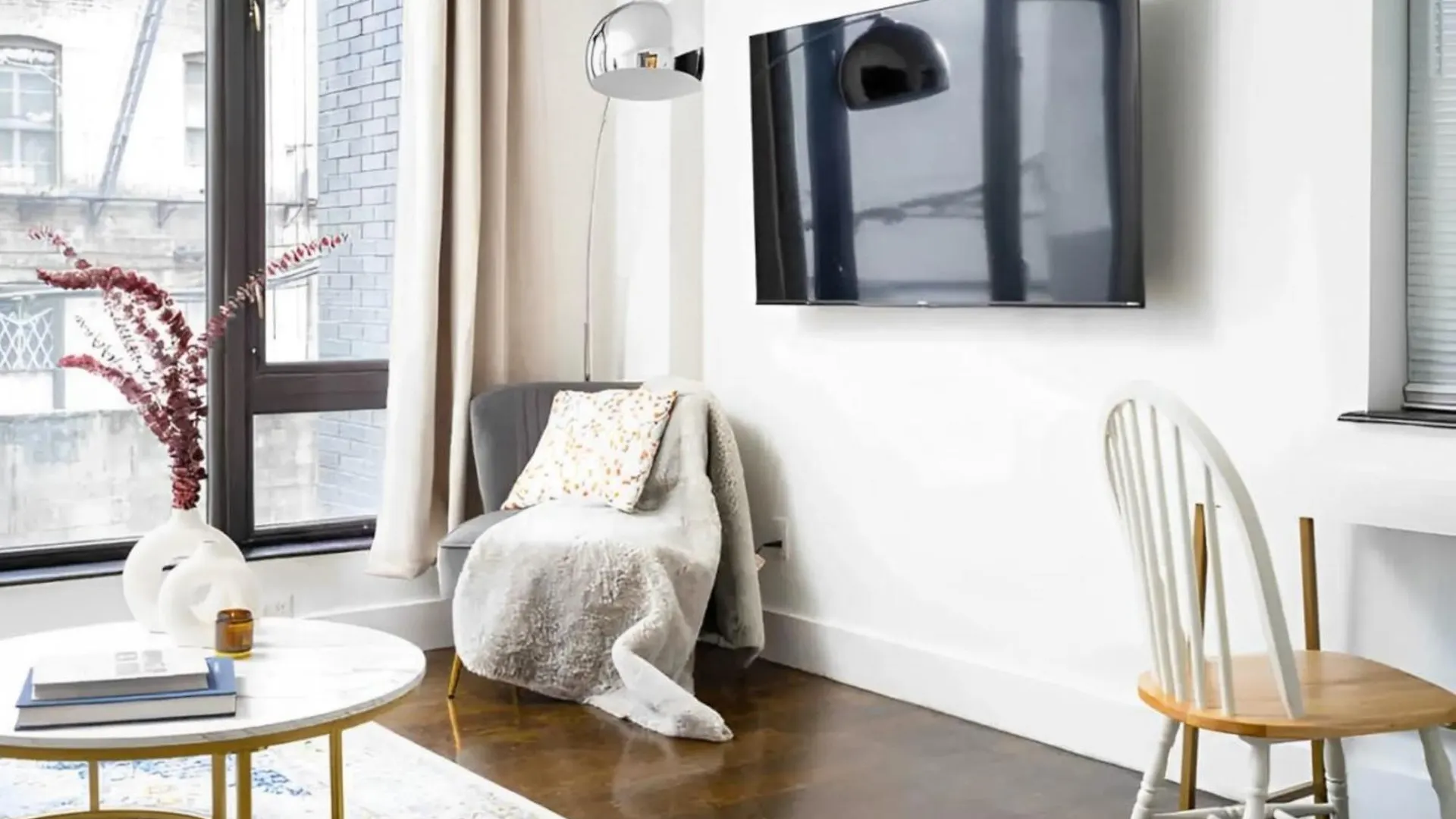 Large Upper East Side 1Bd Elevator Rooftop New York Apartment