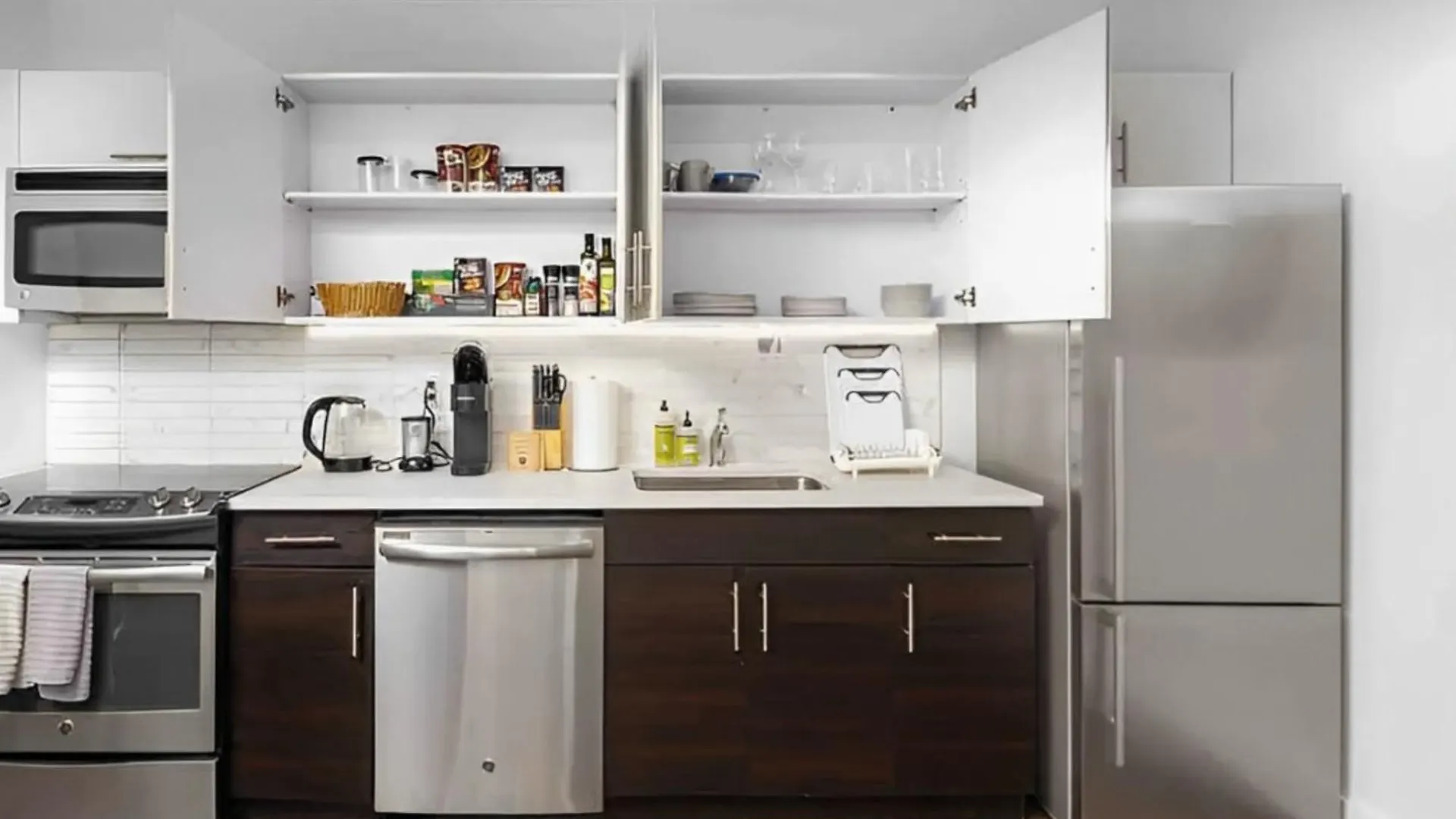 Large Upper East Side 1Bd Elevator Rooftop New York 0*,  United States